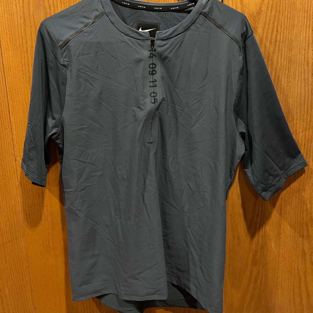 Nike sports T- quarter zip